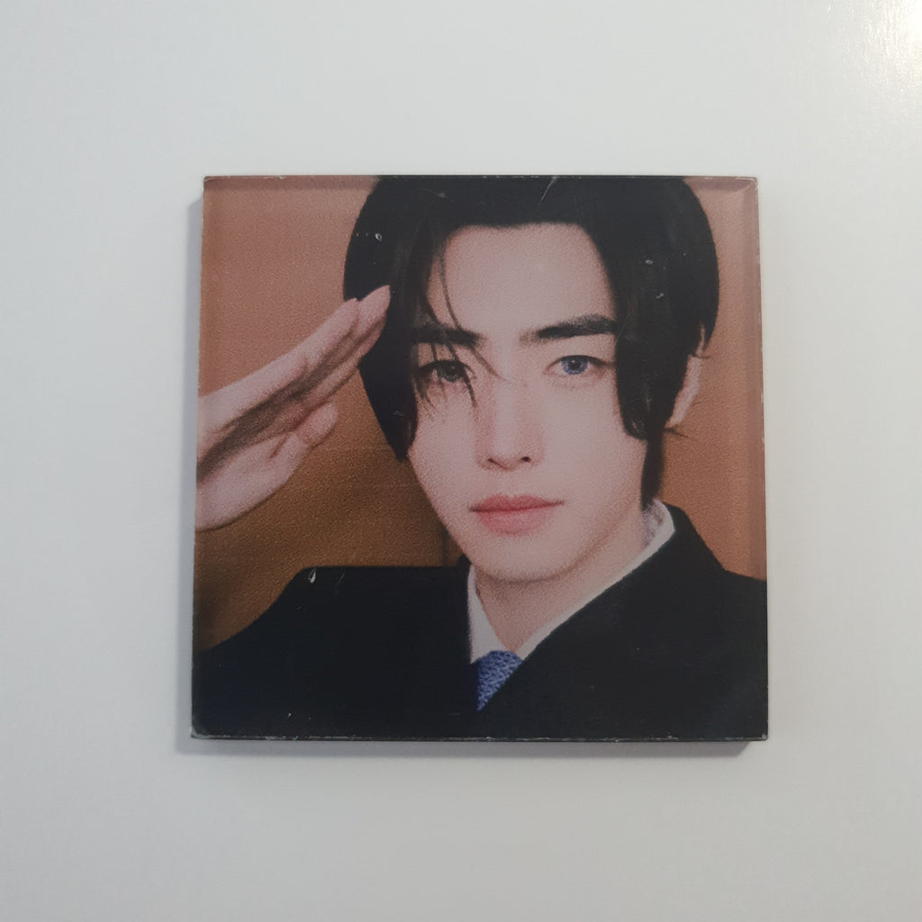 ENHYPEN - DARK MOON MEMORABILIA WEVERSE MAGNET – KYYO