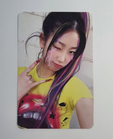 LE SSERAFIM - CRAZY OFFICIAL PHOTOCARD KAZUHA