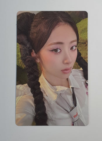 LE SSERAFIM - CRAZY WEVERSE PHOTOCARD (YUNJIN)