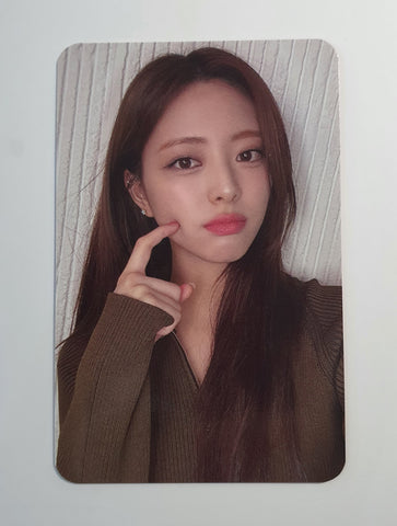 ITY - GOLD BDM PHOTOCARD (YUNA)