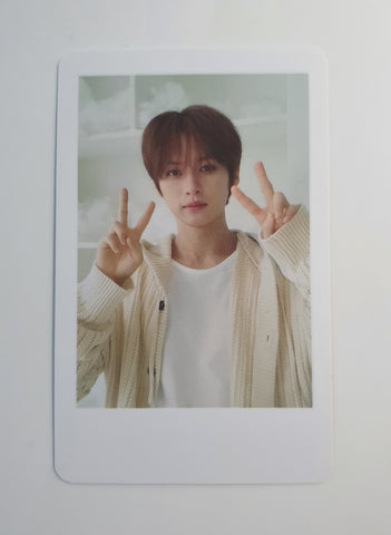 STRAY KIDS - SEASON'S GREETINGS 2024 POLAROID PHOTOCARD (LEE KNOW)