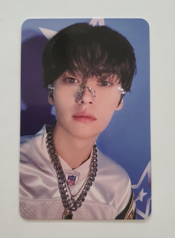 STRAY KIDS - SEASON'S GREETINGS 2025 PHOTOCARD (LEE KNOW)