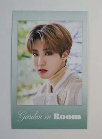 STRAY KIDS - SEASON'S GREETINGS 2022 Garden in ROOM Polaroid photocard (HAN)