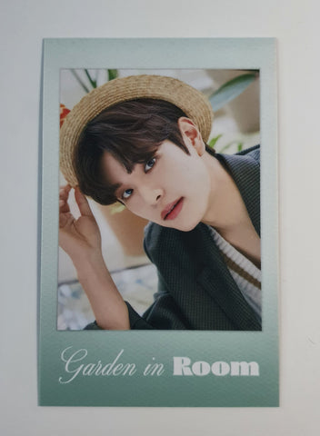 STRAY KIDS - SEASON'S GREETINGS 2022 Garden in ROOM Polaroid photocard (SEUNGMIN)