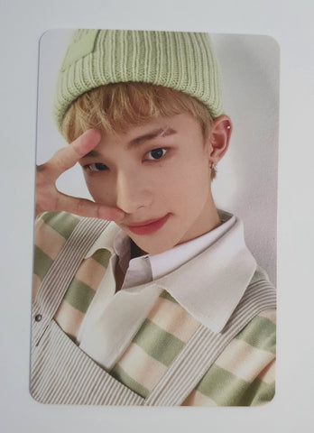 STRAY KIDS - SEASON'S GREETINGS 2023 PHOTOCARD (HYUNJIN)